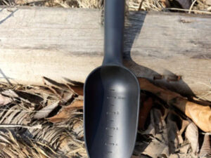 Plastic scoop