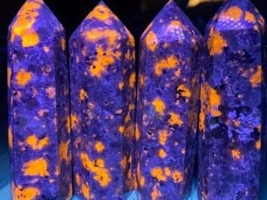 Fluorescent Sodalite Pyramid
